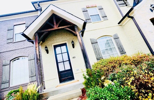 Oxford House | The Carl, 2BR Townhome by Velvet Ditch Villas