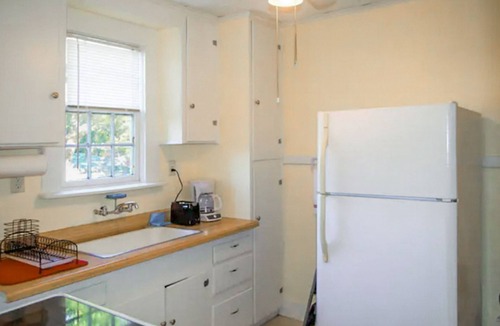 East Hill Apartment | The Carriage House | 2 Bed, 1 Bath