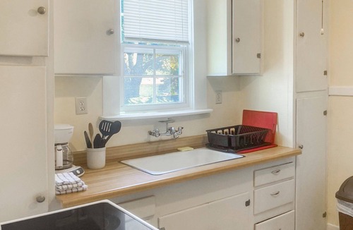 East Hill Apartment | The Carriage House | 2 Bed, 1 Bath