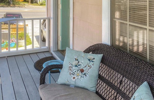 East Hill Apartment | The Carriage House | 2 Bed, 1 Bath