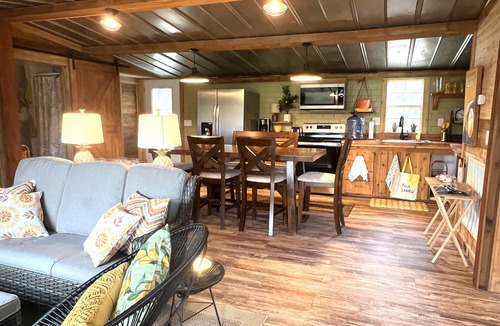 Thomas Drive Cottage | The Charming Cottage at Cypress Pond PCB