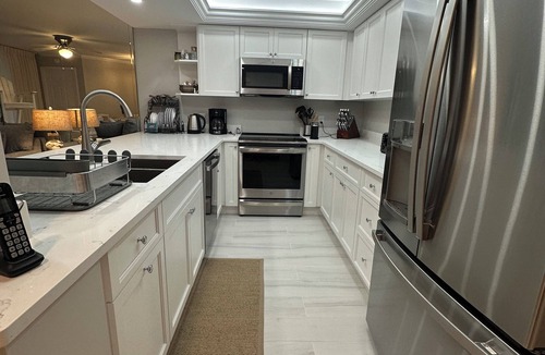 Park Shore Condo | The Club 103, beach condo with balcony and ocean view, private gated community