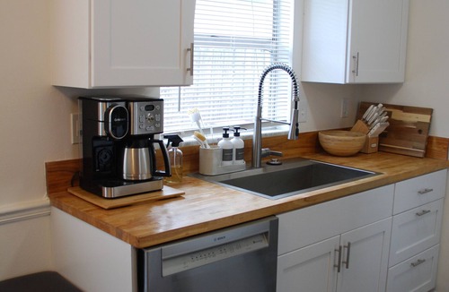 College Park House | The College Park Classic: Charming Updated 2 bed 1 bath home with Eclectic Decor