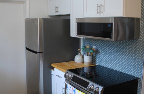 College Park House | The College Park Classic: Charming Updated 2 bed 1 bath home with Eclectic Decor