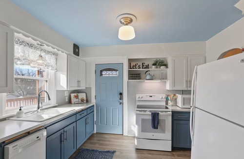 Spokane House | The Comfy Craftsman l KING Beds l Near Park l Spacious Home