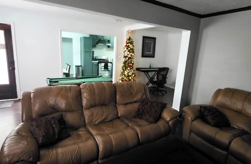 Houston House | The Cornerstone - Private Houston Home w/Gym, Bar & Game Room