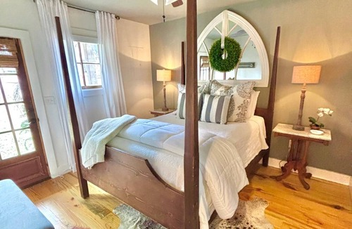 College Hill House | The Cottage, 2BR Farm Stay by Velvet Ditch Villas