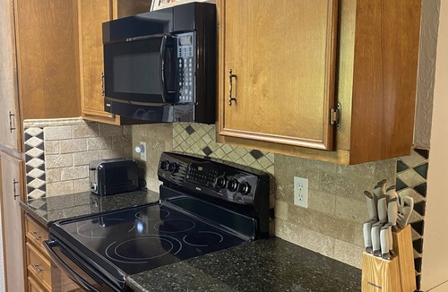 Hattiesburg House | "The Country Escape" Minutes from USM and Downtown activities!