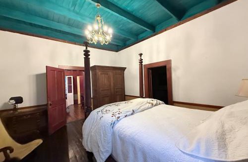 Washington House | The Courtableau Cottage