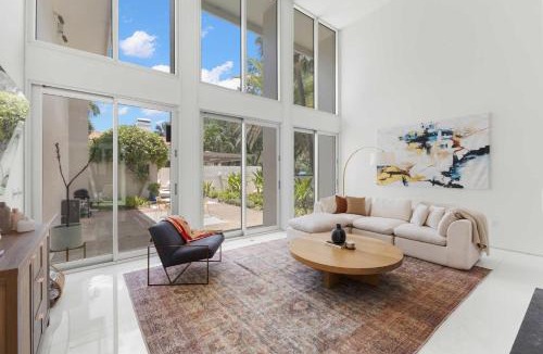 Davis Islands House | The Cove - Davis Island Estate
