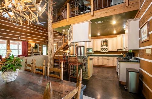 Batesville House | The CPL, 3BR Oxford Retreat by Velvet Ditch Villas