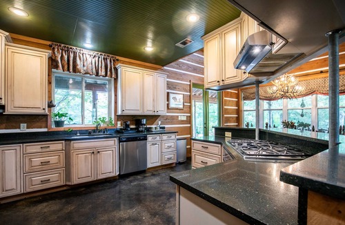 Batesville House | The CPL, 3BR Oxford Retreat by Velvet Ditch Villas