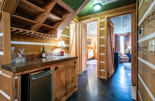 Batesville House | The CPL, 3BR Oxford Retreat by Velvet Ditch Villas