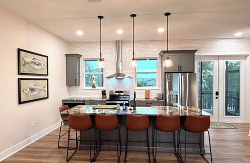 Homosassa House | The Crab Shack - NEW Waterfront Home - HOT TUB - Fishing - Scalloping