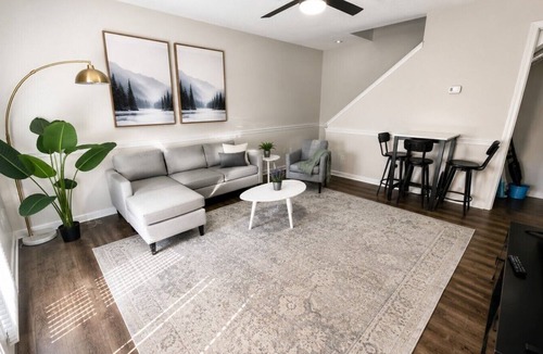 Shannon Villa | The Crestline Stay | Hoover Townhome 2BR U4