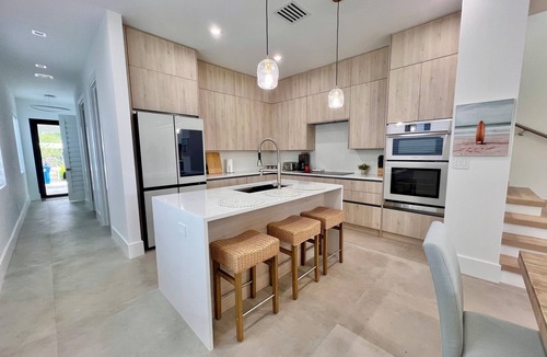 Tarpon River House | The Down-Town-Home - Spacious 3 bed plus office - Walk to Everything!