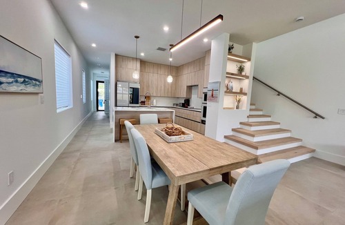 Tarpon River House | The Down-Town-Home - Spacious 3 bed plus office - Walk to Everything!