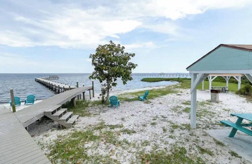 Gulf Breeze House | The Driftwood Retreat