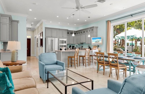 Old Town House | *THE EGRET & THE SANDPIPER* 2 Pool Compound + Last Key White Glove Service.