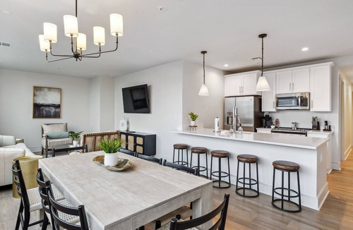 Central Business District Bed & Breakfast | The Eleanor 4BD/4B - All King Bedrooms, City View