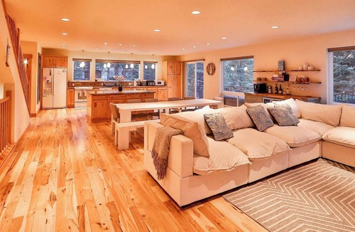 Upper Kingsbury House | The Elevator House – Sleeps 10!