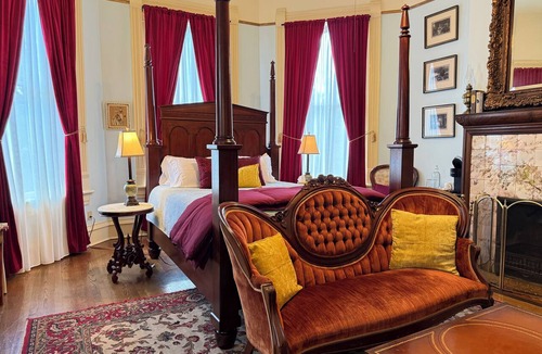 East of Broadway Bed & Breakfast | The Empress Hotel | Hornibrook Suite | King Suite