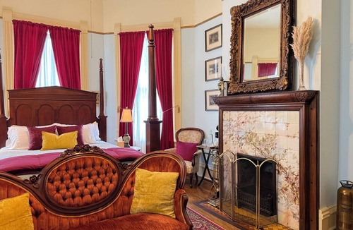 East of Broadway Bed & Breakfast | The Empress Hotel | Hornibrook Suite | King Suite