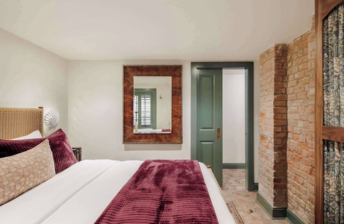 Touro Hotel | The Estella | 18 Bedroom Mansion, Shared Pool