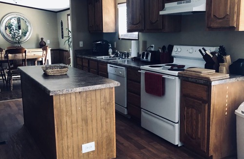 Calhoun County House | The Farmhouse At Coolwater Farm - Great for large groups and family outings