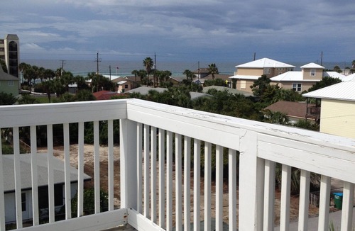 Kiska Beach House | “THE FISHES HOUSE” FRIENDLY FRIENDLY-CLOSE TO PIER PARK & FRANK BROWN PARK