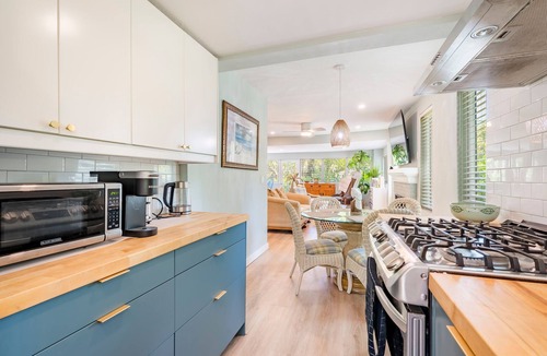 Bayou Oaks Cottage | The Flamingo House - Sarasota