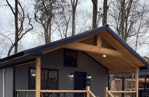 Columbus Cabin | The Gator Nest-Brand New Lake Cabin Near Boat Ramp & World- Class Fishing