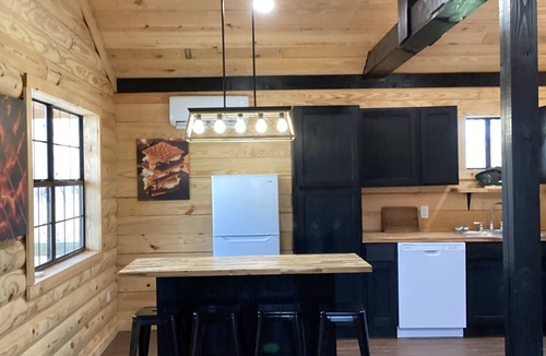 Columbus Cabin | The Gator Nest located at Yarborough Landing on Millwood Lake.