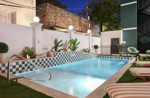 Faubourg Lafayette Apartment | The Gisele: 4br/4ba for 8 Pool + Streetcar Stop
