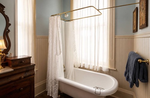 East of Broadway Bed & Breakfast | The Grand Empress Suite | Two Bedrooms & Two Baths in Arkansas's Only Michelin Key Hotel