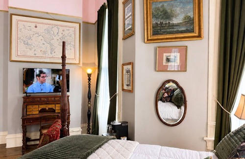 East of Broadway Bed & Breakfast | The Grand Empress Suite | Two Bedrooms & Two Baths in Arkansas's Only Michelin Key Hotel