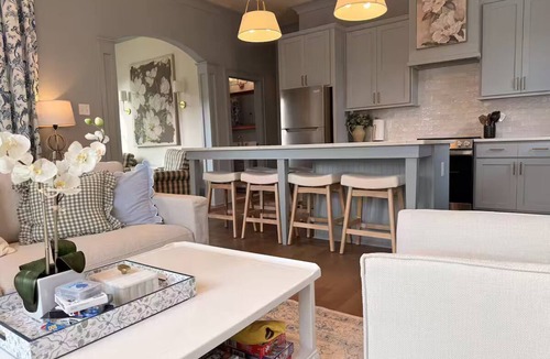 Baton Rouge House | The Grand Magnolia - Entire home in Baton Rouge, Louisiana