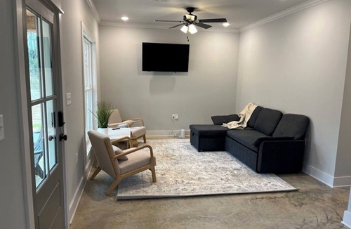 Calhoun Cottage | The Gray Cottage on Brownlee!
