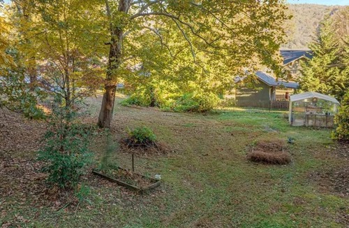 Fort Payne Cottage | The Groovy Getaway Loft.