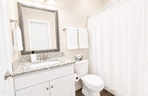 Crawfordville House | The Hamptons Coastal King Suite