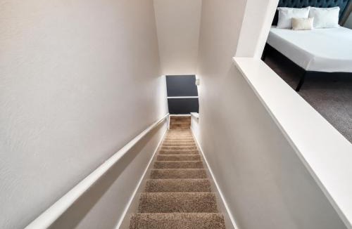 Shannon House | The Haven on Hoover Stylish 2BR Retreat