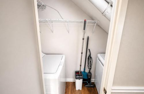 Shannon House | The Haven on Hoover Stylish 2BR Retreat