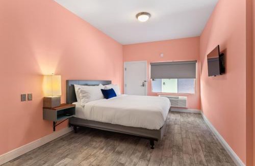 Mid-City Hotel | The Iris Motel