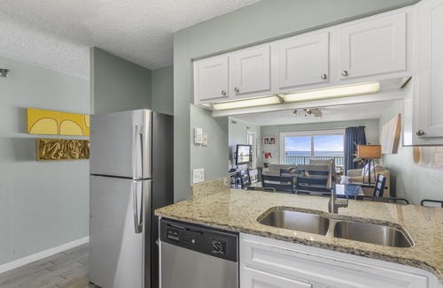 Holiday Isle Condo | The Islander 501 - Complimentary Beach Service - Heated Pool