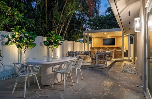 Lauderdale Beach House | The Isles- Ft Lauderdale’s Newest Luxury Escape, Walk to Beach, Pool & Hot Tub