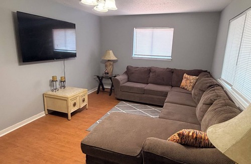 Pine Bluff House | The Jackpot House: Modern 3BR/2BA Near Casino