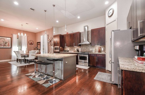 Midtown House | THE JAMERICAN UNIT B - Downtown Gated Luxury 3-bedroom 2200 sq ft Townhouse