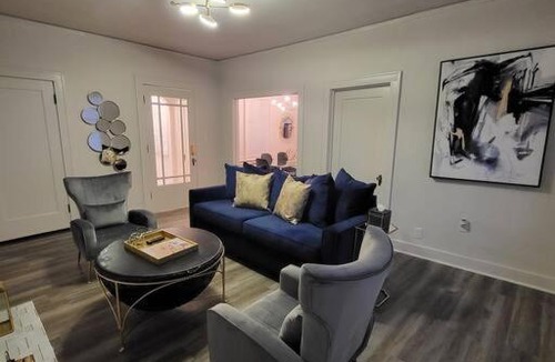 East of Broadway Apartment | The Jasmine On Main