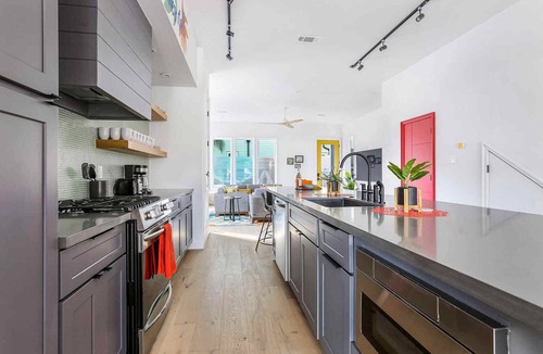Faubourg Lafayette House | The Jungle House | Heated Pool | Private Hot Tub