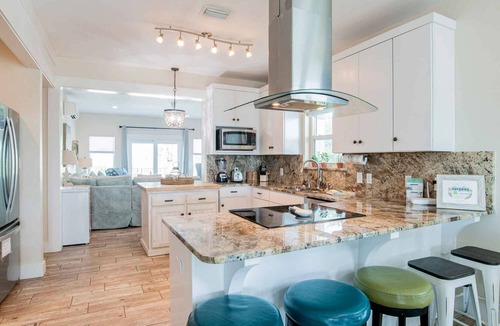 Sharp Reef House | The Key Lime Cottage | Pet Friendly, Pool, Canal!